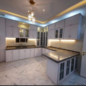 فني مطابخ المنيوم